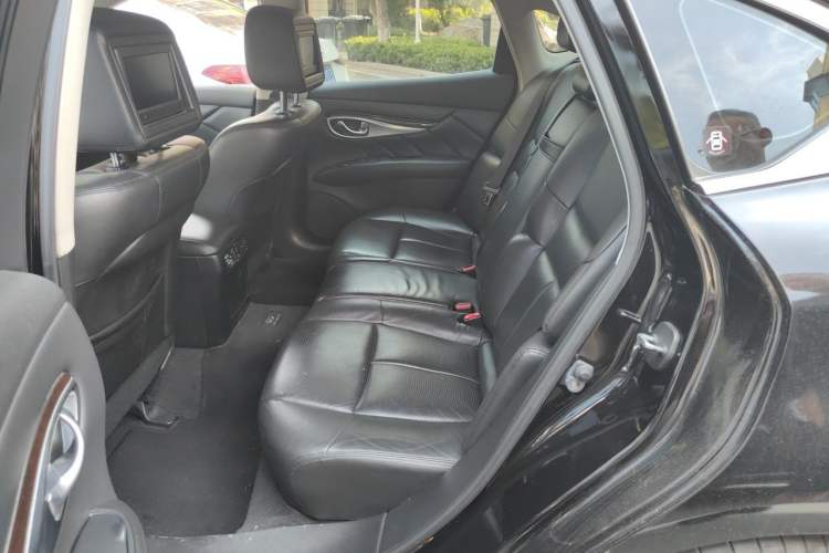 Used Infiniti M Series 2011 M25 Luxury Model Left Rear Seat