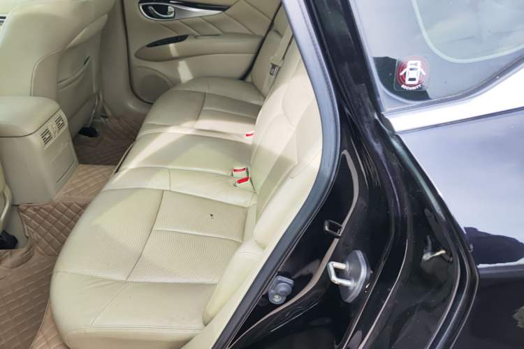 Used Infiniti M Series 2011 M25 Luxury Model Left Rear Seat