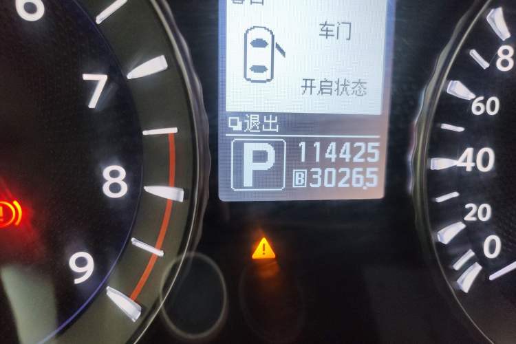 Used Infiniti M Series 2011 M37 model Odometer Close Up