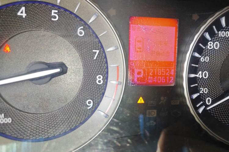 Used Infiniti M Series 2011 M25 Comfort Model Odometer Close Up