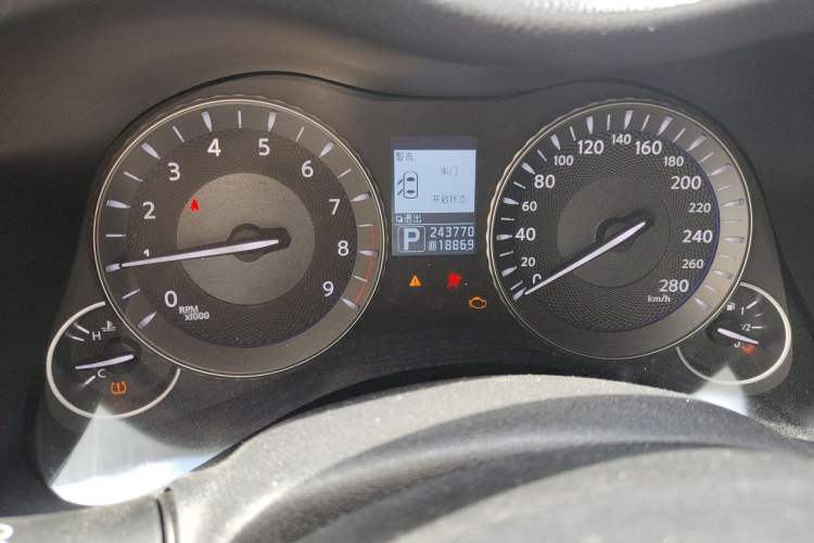Used Infiniti M Series 2011 M25 Luxury Model Odometer Close Up