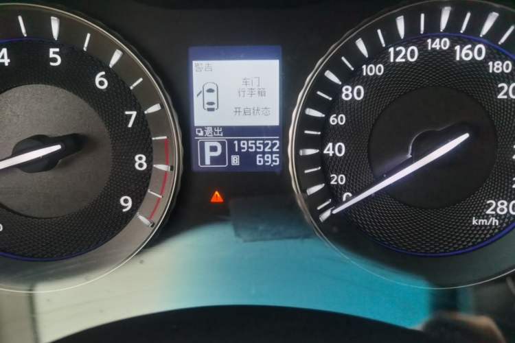 Used Infiniti M Series 2011 M25 Luxury Model Odometer Close Up