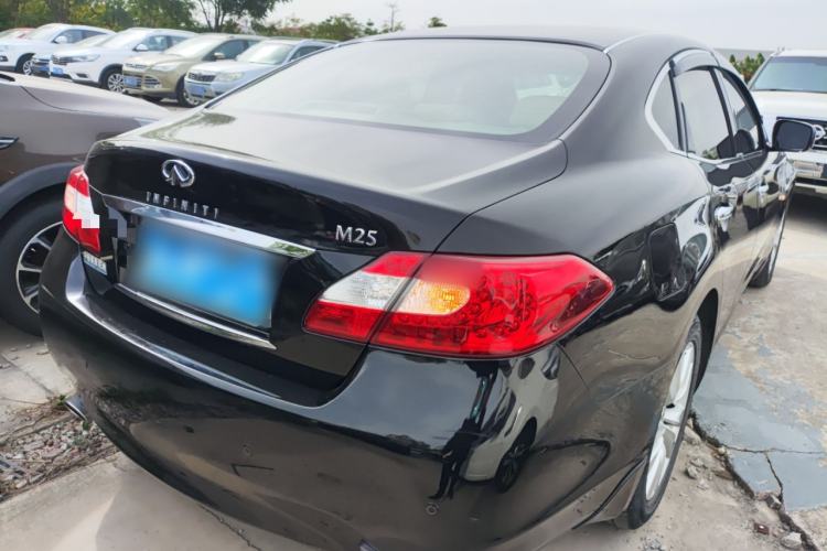 Used Infiniti M Series 2011 M25 Luxury Model Rear Right 45 Deg