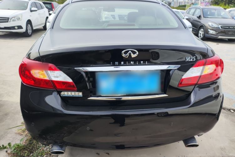 Used Infiniti M Series 2011 M25 Luxury Model Rear