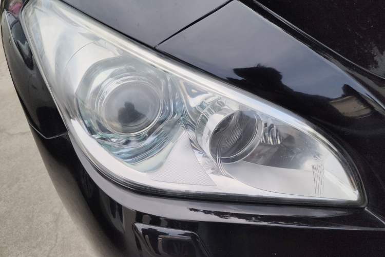 Used Infiniti M Series 2011 M37 model Right Front Headlight