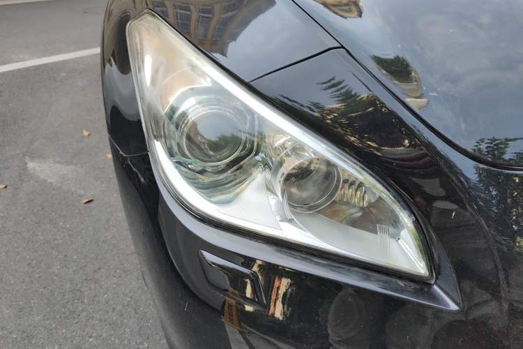 Used Infiniti M Series 2011 M25 Luxury Model Right Front Headlight