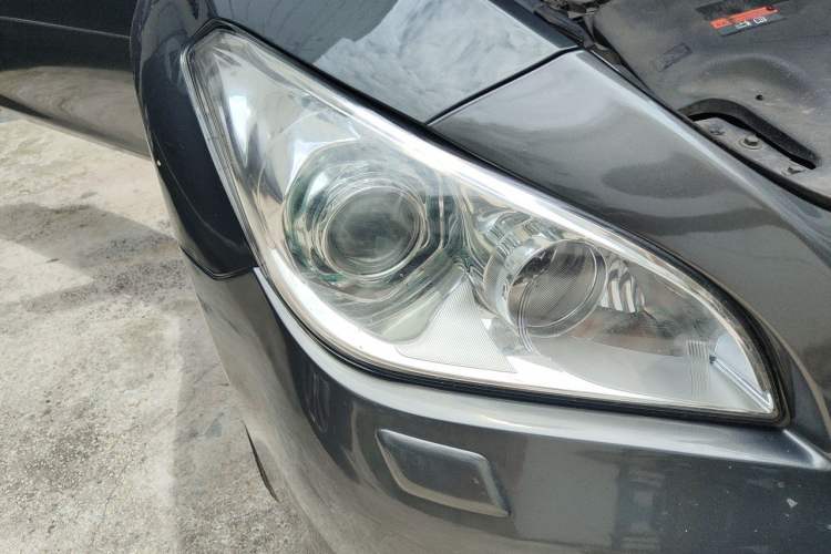 Used Infiniti M Series 2011 M25 Luxury Model Right Front Headlight