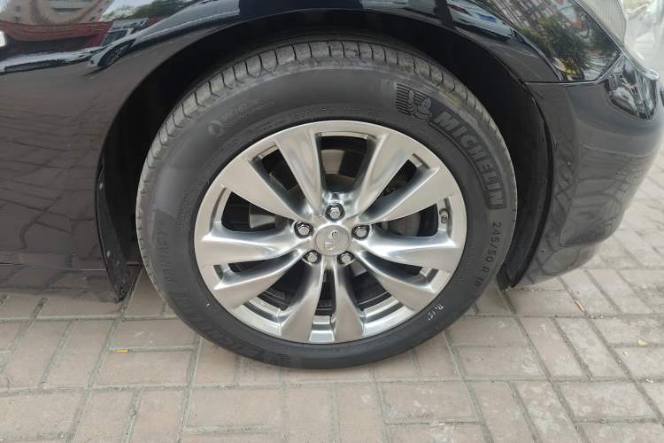 Used Infiniti M Series 2011 M25 Luxury Model Right Front Wheel Hub