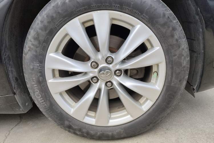 Used Infiniti M Series 2011 M37 model Right Front Wheel Hub