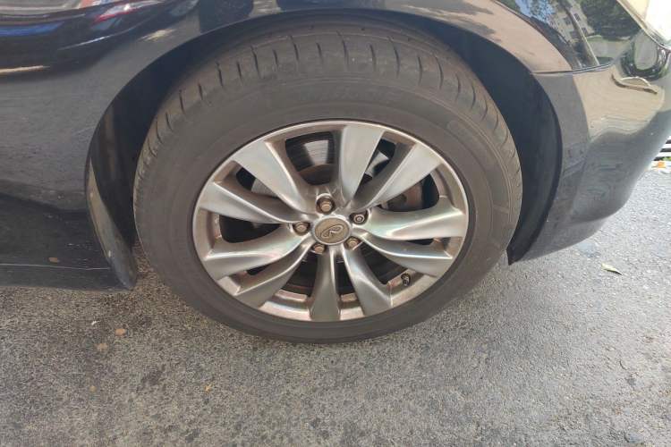 Used Infiniti M Series 2011 M25 Luxury Model Right Front Wheel Hub
