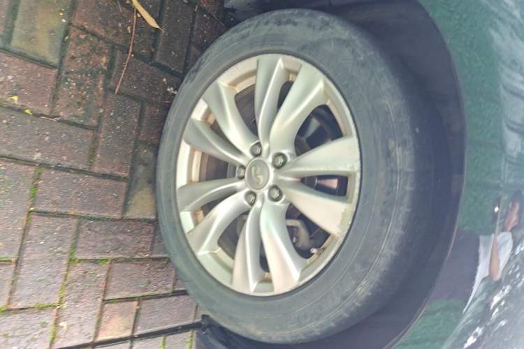 Used Infiniti M Series 2011 M25 Comfort Model Right Front Wheel Hub