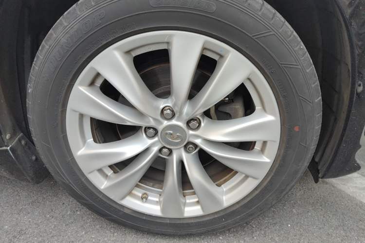 Used Infiniti M Series 2011 M25 Luxury Model Right Front Wheel Hub