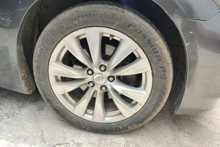 Used Infiniti M Series 2011 M25 Luxury Model Right Front Wheel Hub