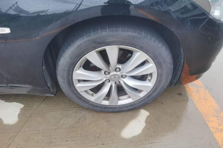 Used Infiniti M Series 2011 M25 Luxury Model Right Front Wheel Hub