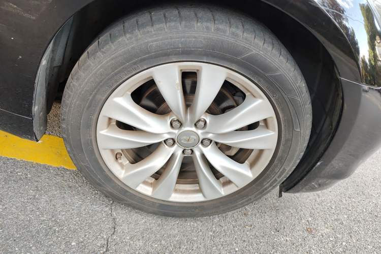 Used Infiniti M Series 2011 M25 Luxury Model Right Front Wheel Hub