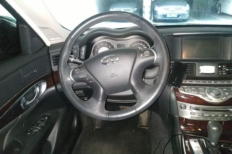 Used Infiniti M Series 2011 M25 Comfort Model Steering Wheel