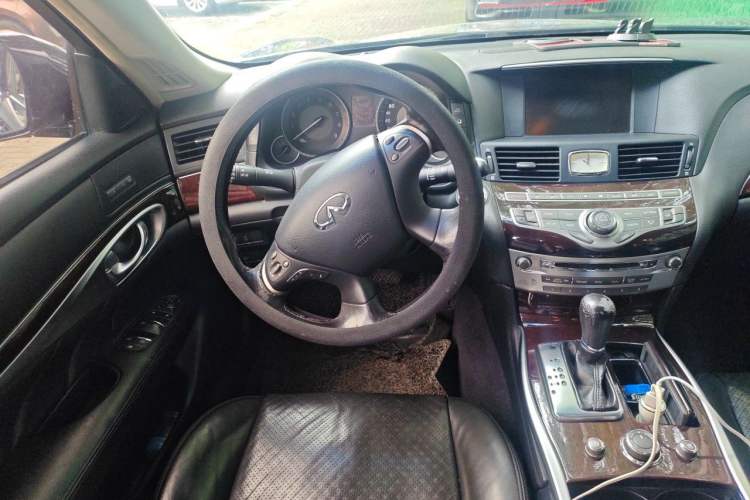 Used Infiniti M Series 2011 M25 Comfort Model Steering Wheel