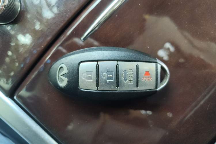 Used Infiniti M Series 2011 M37 model Vehicle Key