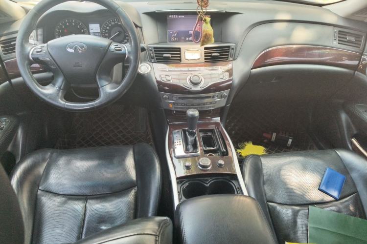 Used Infiniti M Series 2011 M25 Luxury Model Center Console