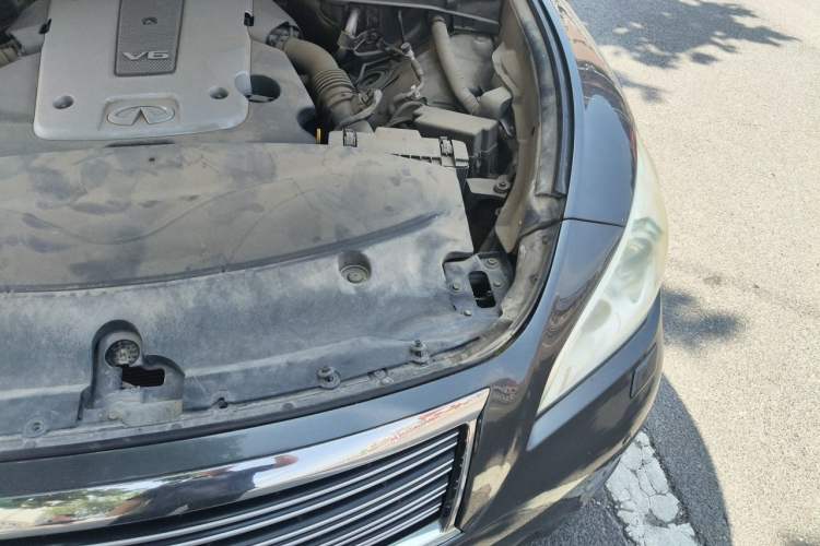 Used Infiniti M Series 2011 M25 Luxury Model Engine Bay Left