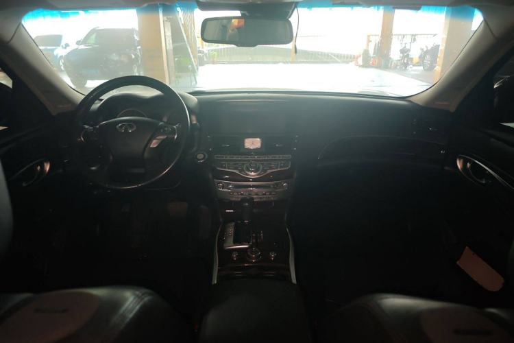 Used Infiniti M Series 2011 M37 model Center Console