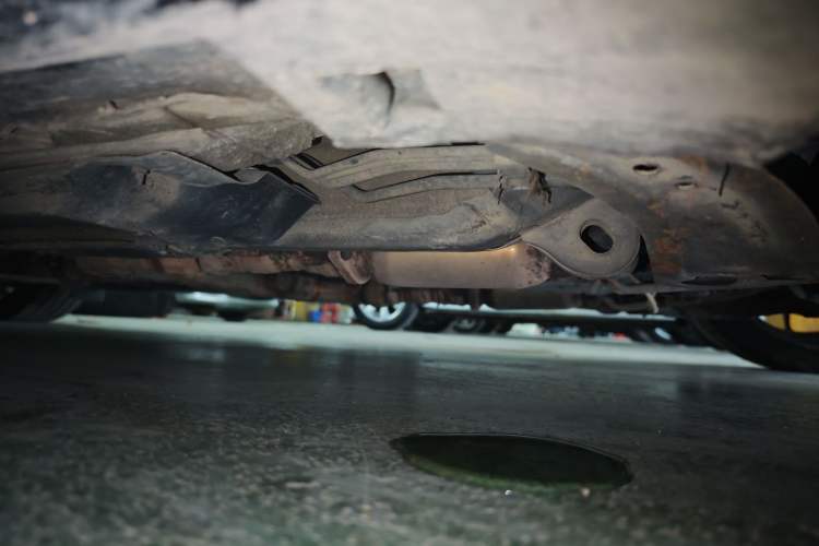 Used Infiniti M Series 2011 M37 model Chassis Front Right