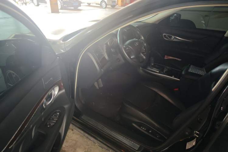Used Infiniti M Series 2011 M37 model Driver Seat