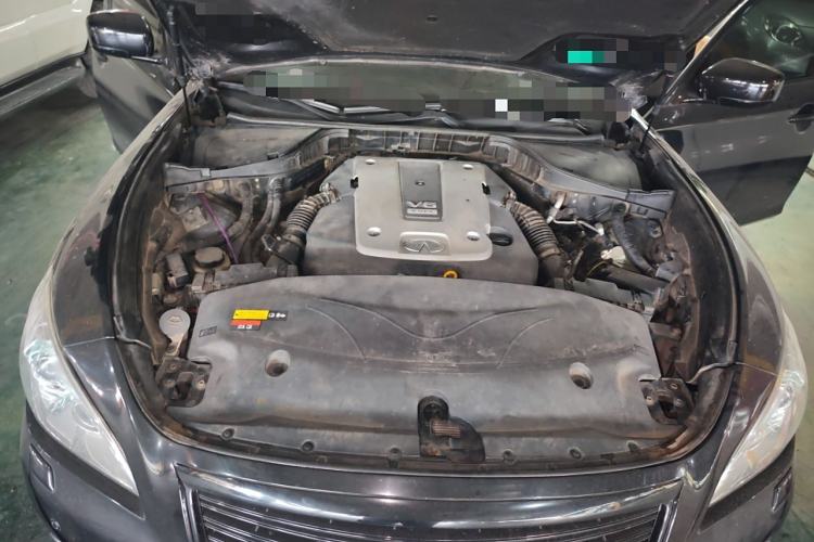 Used Infiniti M Series 2011 M37 model Engine Bay