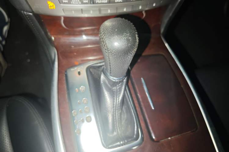 Used Infiniti M Series 2011 M37 model Gear Lever
