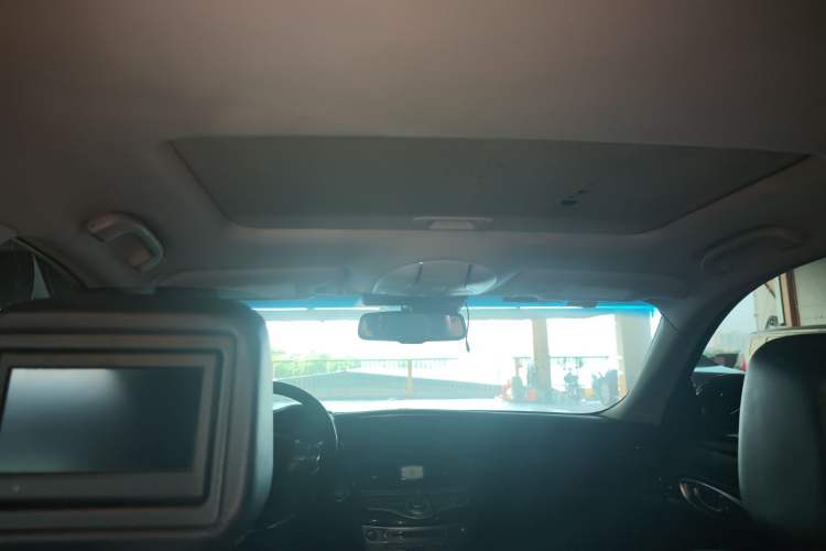 Used Infiniti M Series 2011 M37 model Headliner