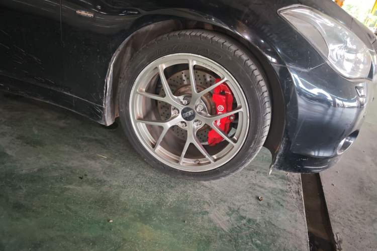 Used Infiniti M Series 2011 M37 model Right Front Wheel Hub