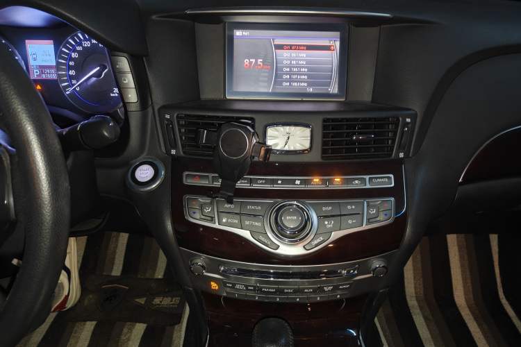 Used Infiniti M Series 2011 M25 Comfort Model Audio And AC Panel