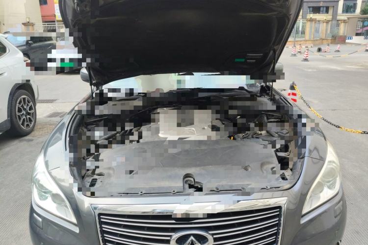 Used Infiniti M Series 2011 M25 Luxury Model Engine Bay