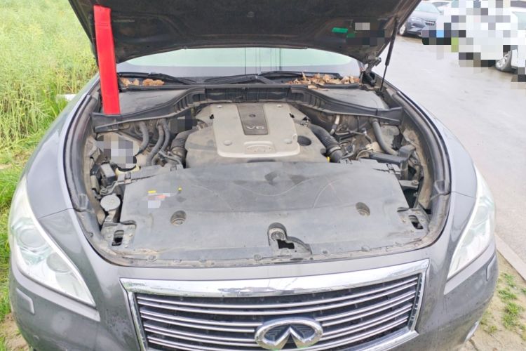 Used Infiniti M Series 2011 M25 Comfort Model Engine Bay