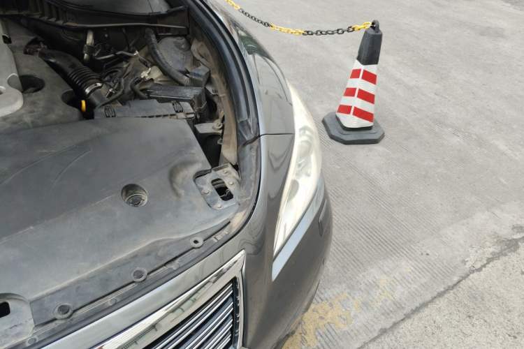 Used Infiniti M Series 2011 M25 Luxury Model Engine Bay Left