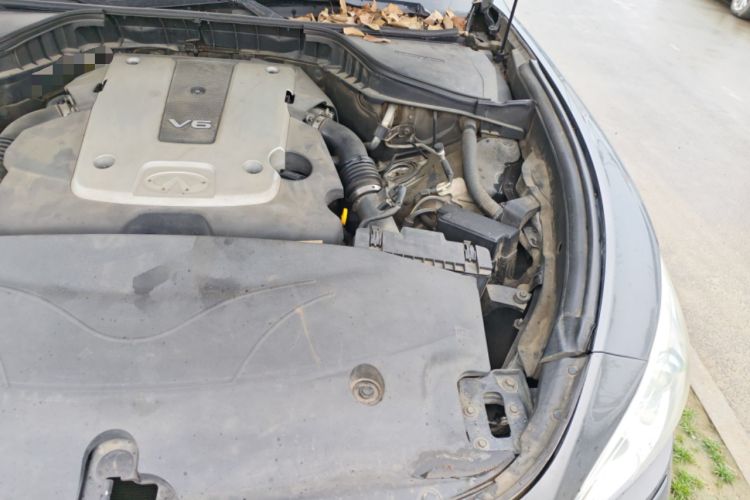 Used Infiniti M Series 2011 M25 Comfort Model Engine Bay Left