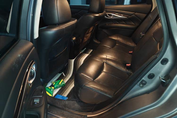 Used Infiniti M Series 2011 M25 Comfort Model Left Rear Seat