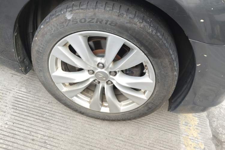 Used Infiniti M Series 2011 M25 Luxury Model Right Front Wheel Hub