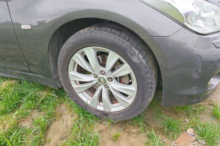 Used Infiniti M Series 2011 M25 Comfort Model Right Front Wheel Hub
