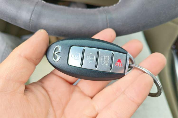 Used Infiniti M Series 2011 M25 Comfort Model Vehicle Key