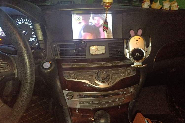 Used Infiniti M Series 2011 M25 Comfort Model Audio And AC Panel