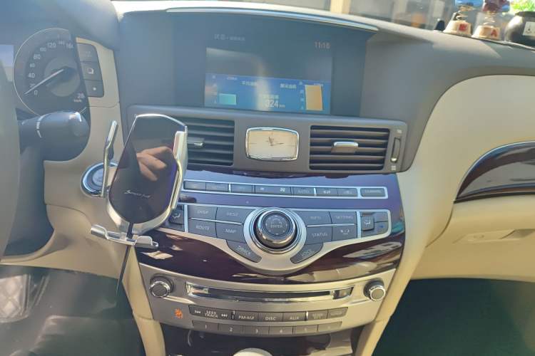 Used Infiniti M Series 2011 M25 Luxury Model Audio And AC Panel