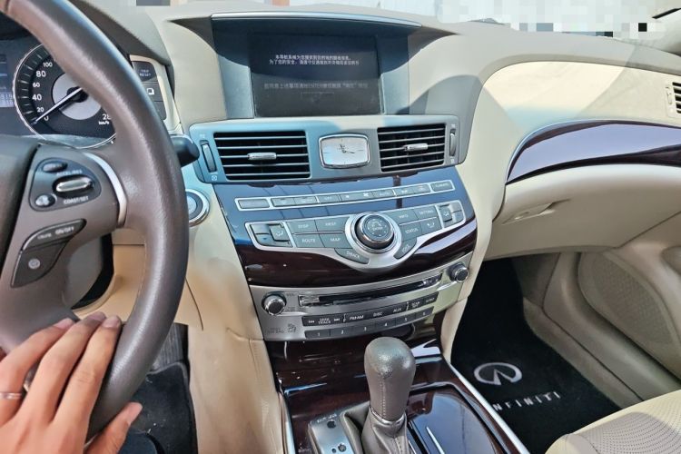 Used Infiniti M Series 2011 M37 model Audio And AC Panel