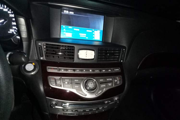 Used Infiniti M Series 2011 M25 Luxury Model Audio And AC Panel