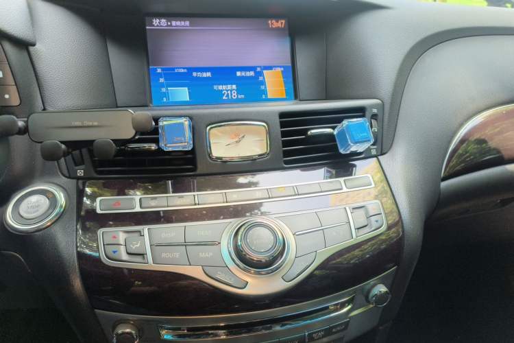 Used Infiniti M Series 2011 M37 model Audio And AC Panel