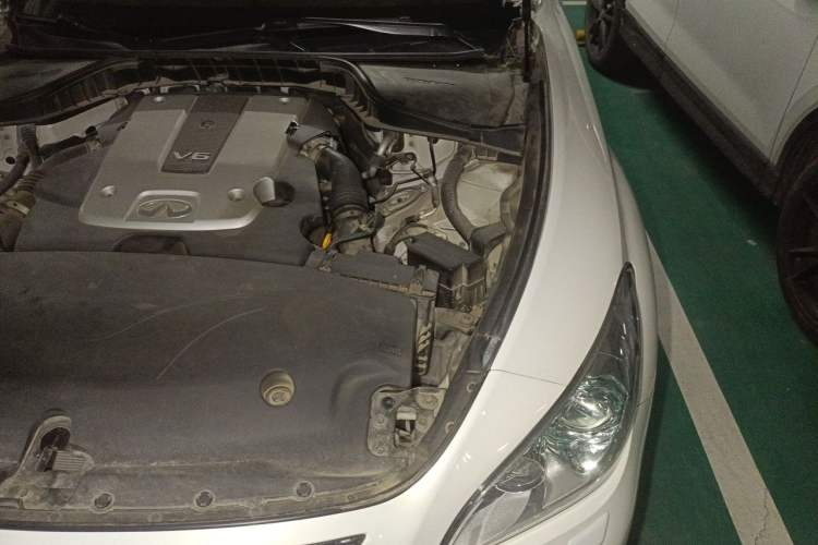 Used Infiniti M Series 2011 M25 Comfort Model Engine Bay Left