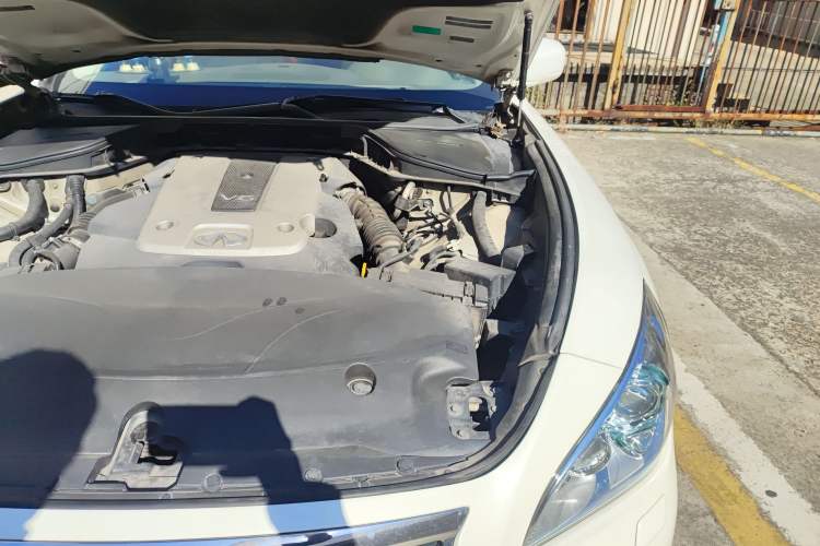 Used Infiniti M Series 2011 M25 Luxury Model Engine Bay Left