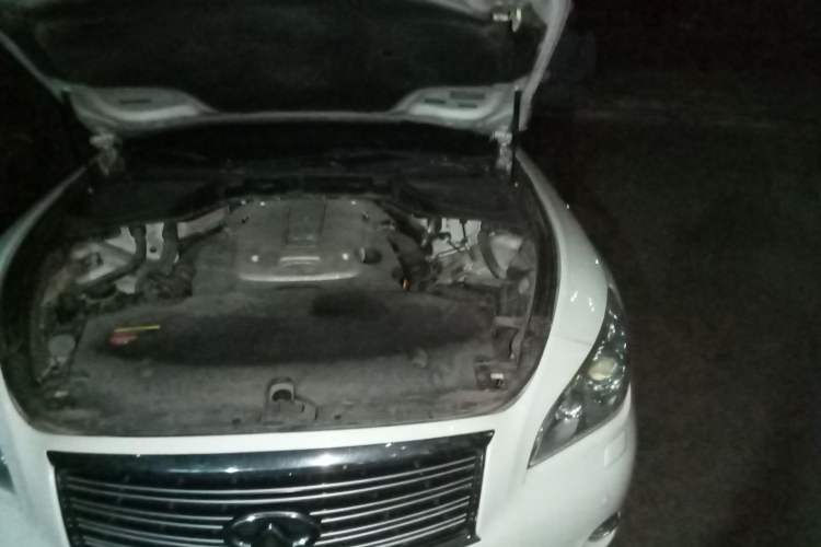 Used Infiniti M Series 2011 M25 Luxury Model Engine Bay Left