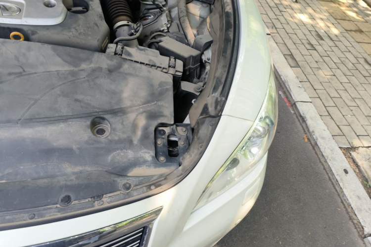 Used Infiniti M Series 2011 M37 model Engine Bay Left