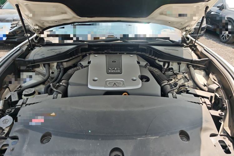 Used Infiniti M Series 2011 M37 model Engine Bay